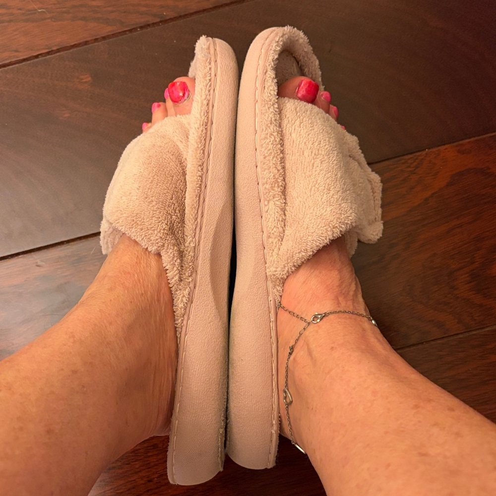 Ladies women's pink fuzzy slippers loved used w0rn soft ready feet foot toes GUC - Picture 2 of 6